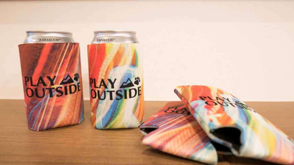 PLAY OUTSIDE 缶クージー