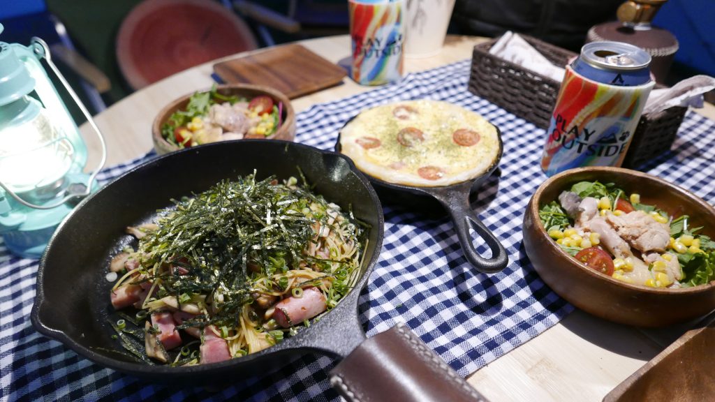 キャンプ料理-キッシュとパスタ